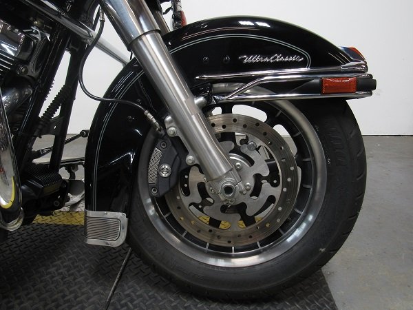 used-2008-harley-electra-glide-ultra-classic-flhtcu-u5052-for-sale-in-michigan-wheel.JPG