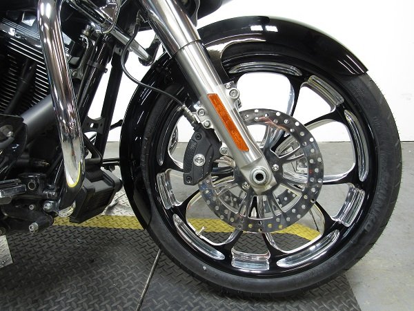 used-2015-harley-road-glide-custom-fltrx-u4994-for-sale-in-michigan-wheel.JPG