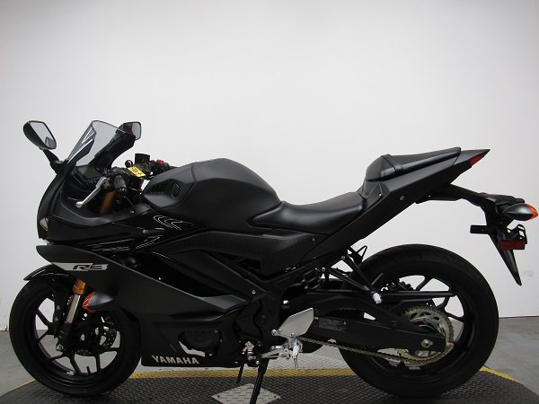 used-2019-yamaha-yzf-r3-u5118-for-sale-in-michigan-3.JPG