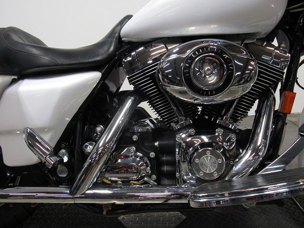 used-2008-harley-street-glide-flhx-u4972-for-sale-in-michigan-engine.JPG