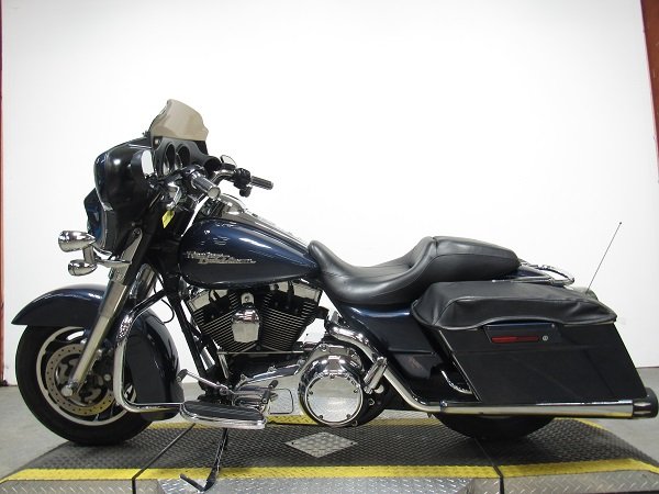 used-2008-harley-street-glide-flhx-u5091-for-sale-in-michigan-3.JPG