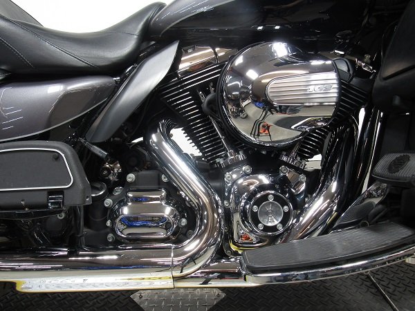 used-2014-harley-ultra-limited-flhtk-u5138-for-sale-in-michigan-engine.JPG