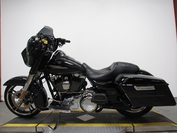 used-2015-harley-street-glide-special-flhxs-u5108-for-sale-in-michigan-3.JPG