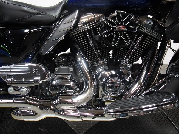 used-2011-harley-screaming-eagle-electra-glide-flhtcuse6-u5116-for-sale-in-michigan-engine.JPG