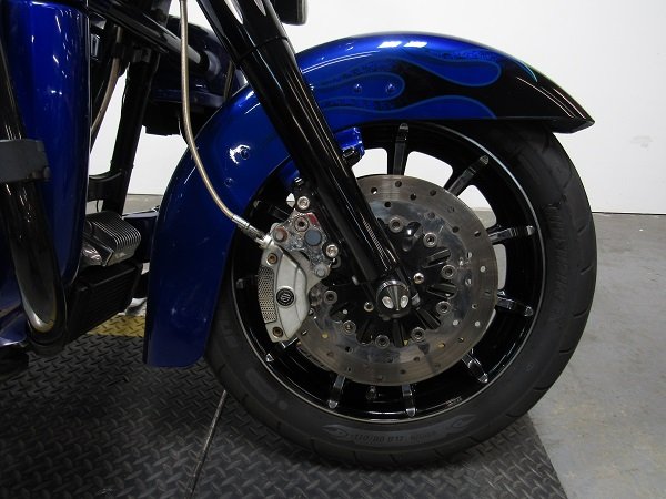 used-2011-harley-screaming-eagle-electra-glide-flhtcuse6-u5116-for-sale-in-michigan-wheel.JPG
