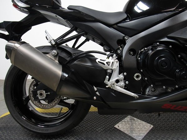 used-2012-suzuki-gsxr600-u5073-for-sale-in-michigan-exhaust.JPG
