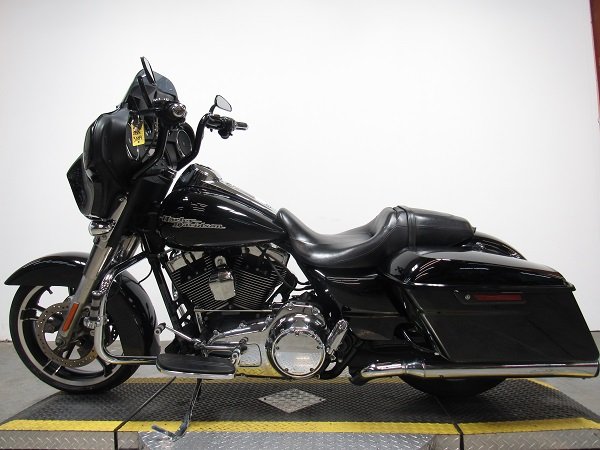 used-2014-harley-street-glide-flhx-u5114-for-sale-in-michigan-3.JPG
