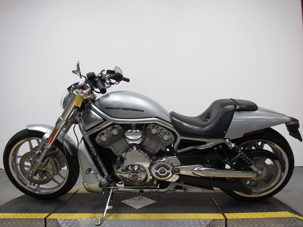 used-2012-harley-vrod-special-anniversary-edition-vrscdx-u5112-for-sale-in-michigan-3.JPG
