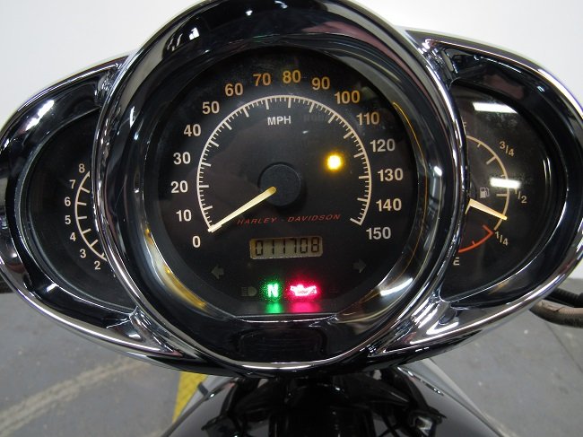 2005-used-harley-davidson-v-rod-vrsca-U5149-odom.JPG