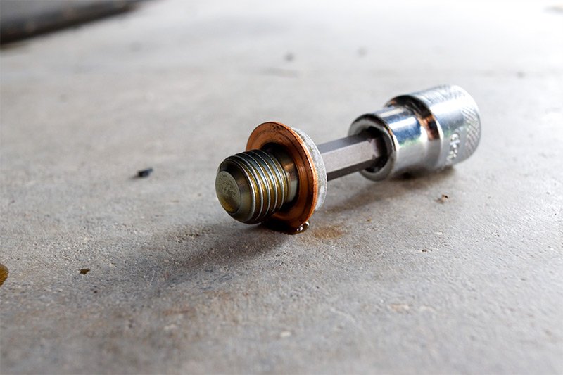 polaris-sportsman-oil-drain-bolt-and-washer.jpg