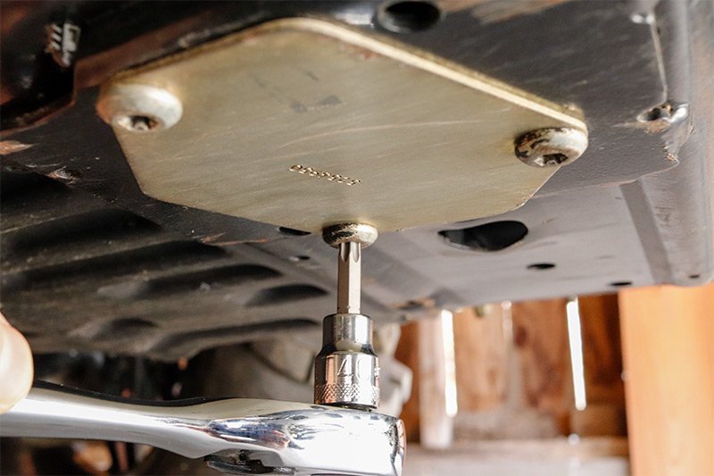removing-oil-filter-plate-with-torx-wrench.jpg