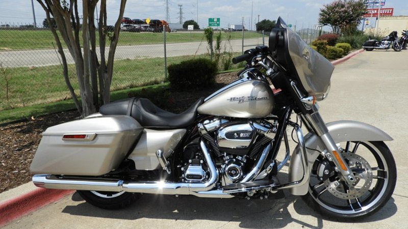 2018-Harley-Davidson-Touring-Motorcycle--Motorcycle-200488892-b58f16fad84da719b6d38e87f43cf964...jpg
