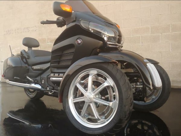 Goldwing 6.jpg Goldwing 6.jpg
