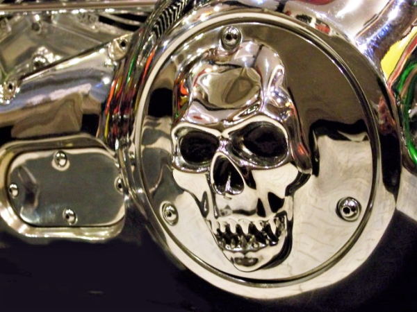 custom-harley-davidson-chrome-molded-skull.png