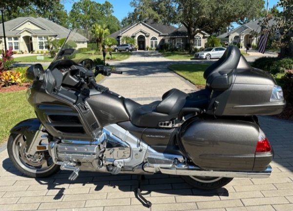 Motorcycle side view.jpg Motorcycle side view.jpg