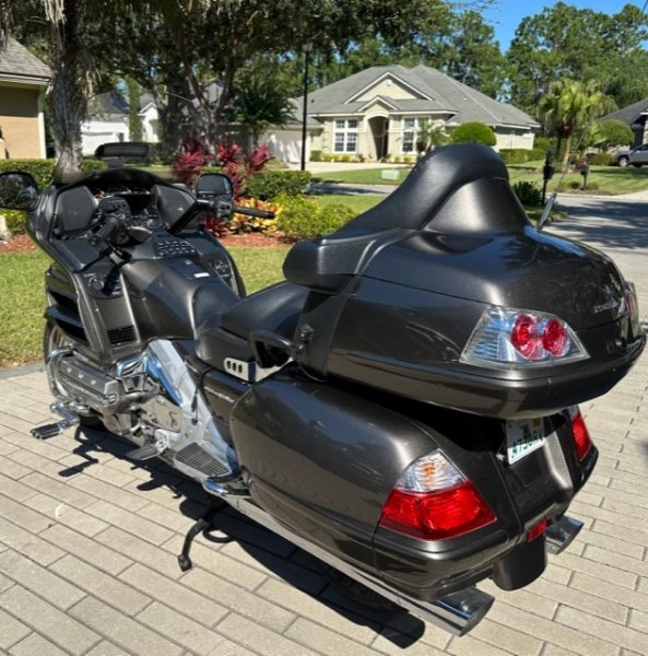 Motorcycle back view.jpg Motorcycle back view.jpg