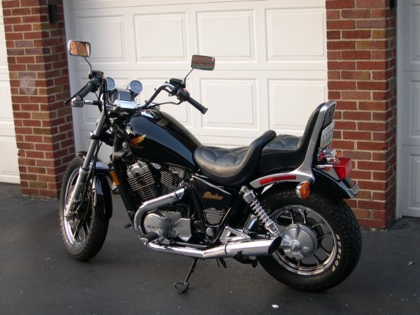 1985 Honda Shadow VT700.jpg